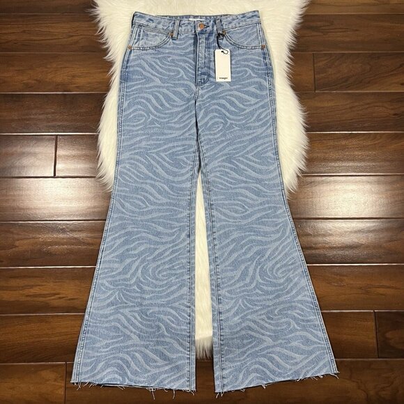 Wrangler Women's Size 28 Tiger Print Wanderer‎ 622 High Rise Flare Denim Jeans - Picture 1 of 11